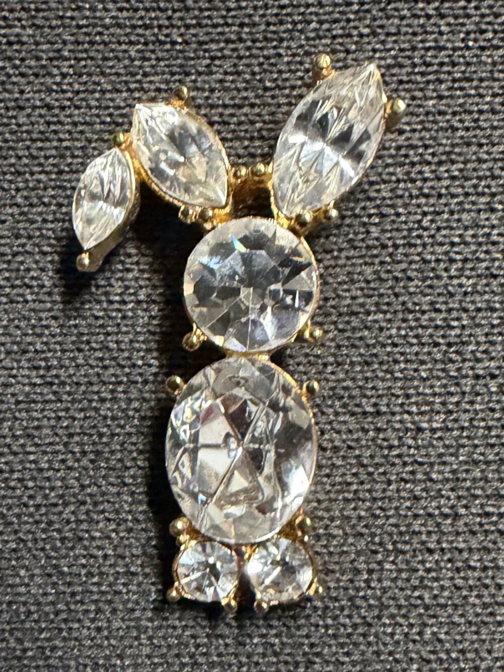 Vintage Avon Rhinestone Bunny Rabbit Brooch Pin Gold Tone
